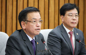 [포토] '재정준칙' 관련 발언하는 최상목 부총리 