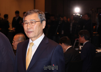 [포토] 전국시도교육감협의회 참석하는 정근식 서울교육감