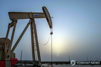 러 ICBM 발사 소식에 국제유가 2% 급등 … WTI, 70달러 돌파