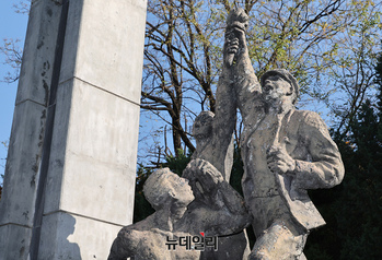 [포토] 한국자유총연맹 신의주학생의거 학생반공의탑