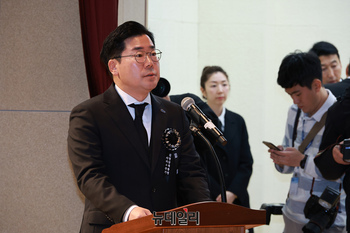 [포토] 김영삼 전 대통령 추모식 참석한 박찬대 원내대표