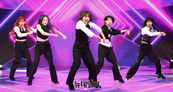 [영상] '언크러셔블' 무대 선보이는 켈트나인(KELT9b)