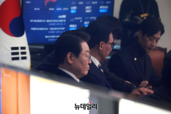 [포토] 생각에 잠긴 이재명 더불어민주당 대표