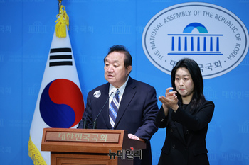 [포토] 헌법개정 들고나온  정대철 대한민국 헌정회장