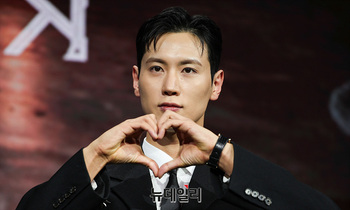 [포토] 트렁크 조이건 '잘생김 가득'