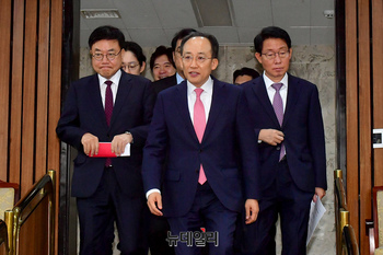 [포토] 회의 참석하는 추경호 국민의힘 원내지도부