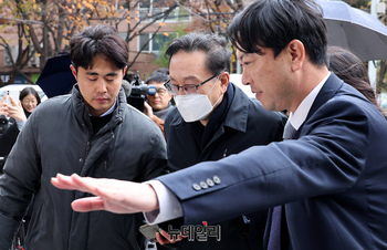 [포토] 친인척 부당대출 의혹, 영장심사 출석하는 손태승 전 우리금융지주 회장