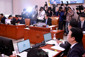 [포토] 검사 탄핵청문회 조사계획서 채택하는 정청래 위원장 