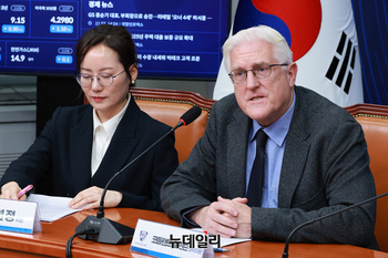 [포토] 발언하는 코틀랜드 로빈슨 미국 존스홉킨스대 교수