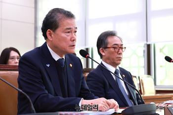 [포토] 답변하는 김영호 통일부장관