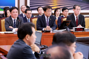 [포토] 현안관련 답변하는 박상우 국토교통부 장관