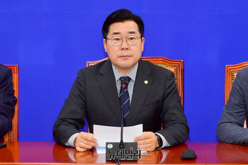 [포토] 정책조정 회의서 발언하는 박찬대 민주당 원내대표