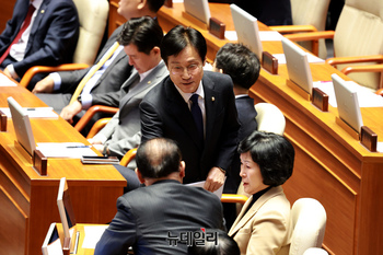 [포토] 신상발언 마친 신영대 더불어민주당 의원