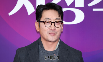 [영상] 포즈 취하는 하정우 