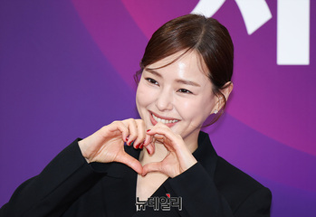 [영상] 이하늬 '하트 받으세요'