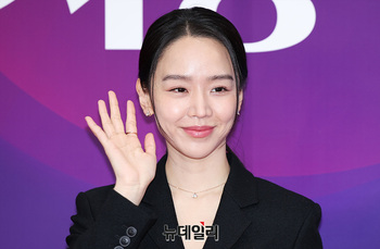 [영상] 신혜선 '반가운 손인사'