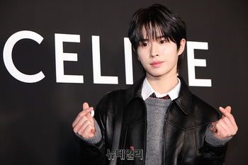 [영상] 투어스 경민 '두 손 가득 하트'