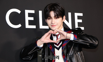 [영상] 투어스 지훈 '마음을 전해요'