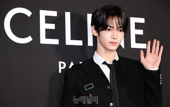 [영상] 투어스 한진 '완벽한 손인사'