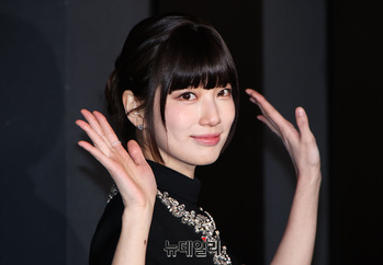 [영상] 수지 '떠나며 손인사'