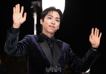 [영상] 주종혁 '양팔 인사'