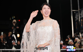 [포토] 포즈 취하는 염혜란 