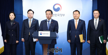 [포토] 최상목 부총리 "야당 무책임한 예산 단독 처리 깊은 유감"