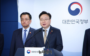 [포토] 정부입장 합동 브리핑, 발언하는 조규홍 장관