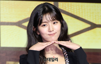 [영상] 조명가게 신은수 '조명처럼 빛나는 얼굴'