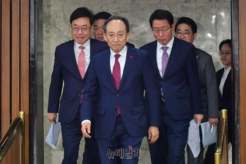 [포토] 회의 참석하는 추경호 국민의힘 원내대표
