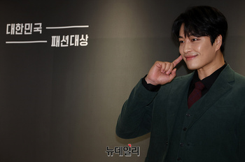 [영상] 2024 대한민국 패션 대상 시상식 참석한 민우혁