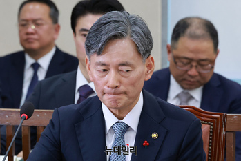 [포토] 굳은 표정으로 질의 기다리는 조지호 청장