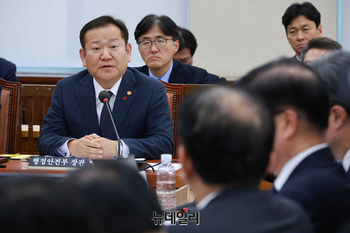 [포토] 계엄 관련 답변하는 이상민 행정안전부 장관