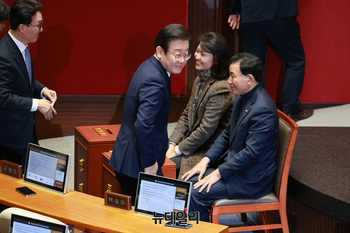 [포토] 투표하는 이재명 더불어민주당 대표