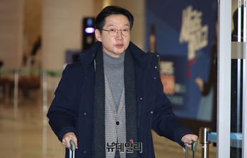 [포토] 독일서 귀국하는 '친문 적자' 김경수 전 경남지사