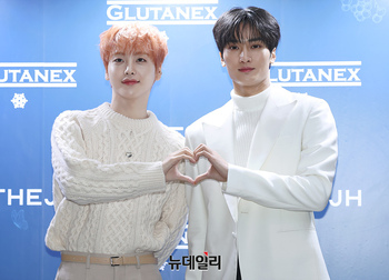 [영상] 크래비티 형준-태영 '팝업 왔어요'