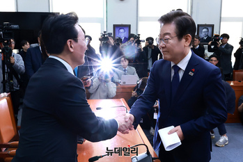 [포토] 특별성명 마친 이재명 더불어민주당 대표