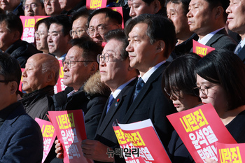 [포토] 탄핵소추안 가결 촉구 제 시민사회 및 야5당 공동기자회견