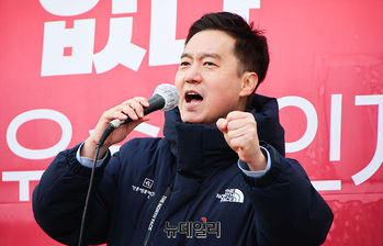 [포토] 구호 외치는 김세의 가세연 대표 