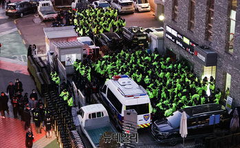 [포토] 국민의힘 당사 앞 모인 경찰 