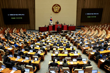 [포토] 윤석열 대통령 탄핵소추안 제안설명 하는 박찬대 원내대표