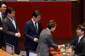 [포토] 김건희 특별법 투표하는 이재명