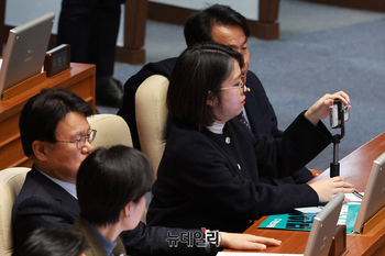 [포토] '김건희 특별법' 촬영하는 용혜인 기본소득당 대표