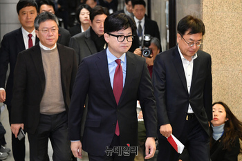 [포토] 비공개 최고위 향하는 한동훈 국민의힘 대표