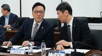 [포토] 대화나누는 김병환-이복현 