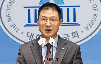 [포토] '尹 탄핵지지' 선언하는 김상욱 의원 