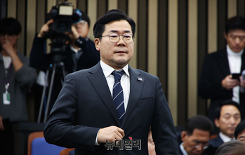 [포토] 의총 참석하는 박찬대 원내대표