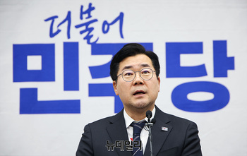 [포토] 의원총회서 발언하는 박찬대 원내대표