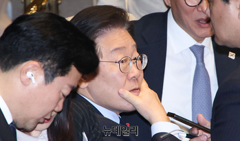 [포토] 본회의 참석한 이재명 대표