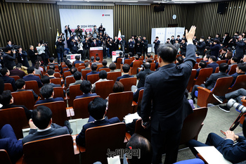 [포토] 한동훈 대표에게 항의하는 이철규 의원